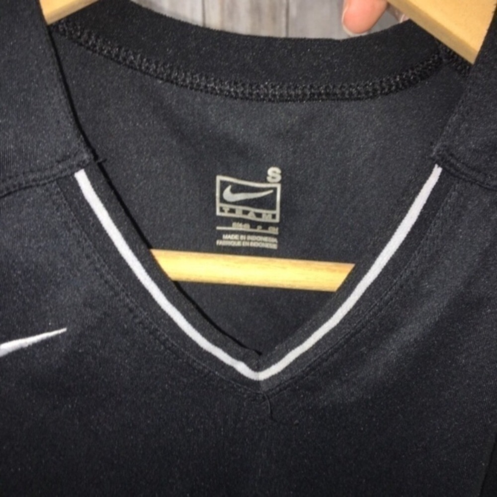 Nike Black V Neck Muscle Tank - Picture 5 of 5